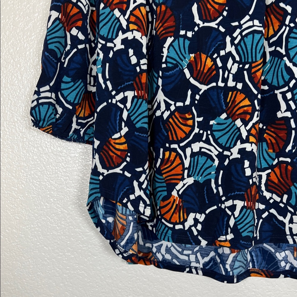 Blue abstract seashell print blouse, size 2X - Picture 3 of 7